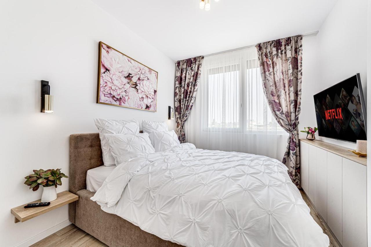Elegant Apartment Near Afi & Atrium Mall Arad Extérieur photo