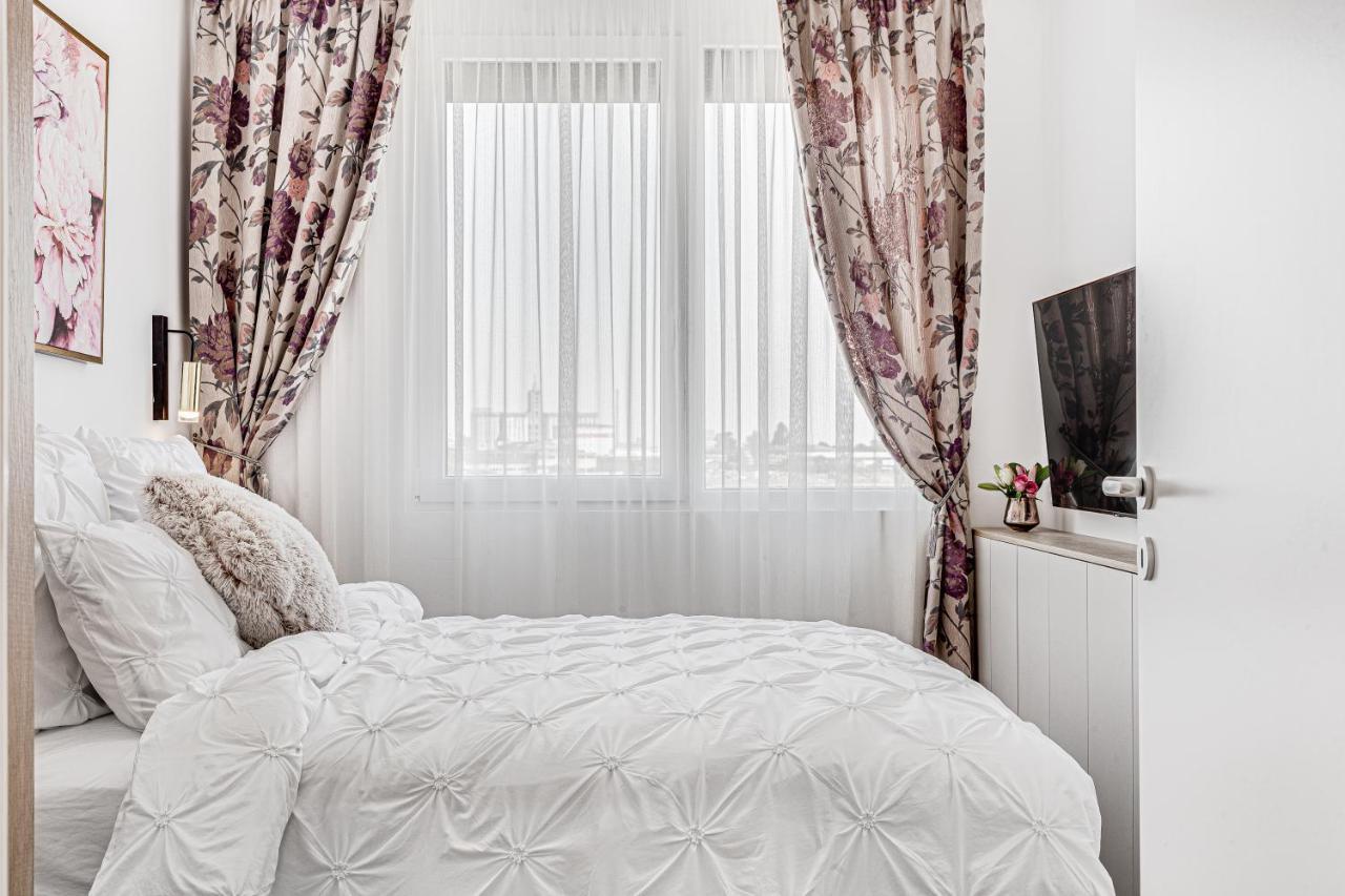 Elegant Apartment Near Afi & Atrium Mall Arad Extérieur photo